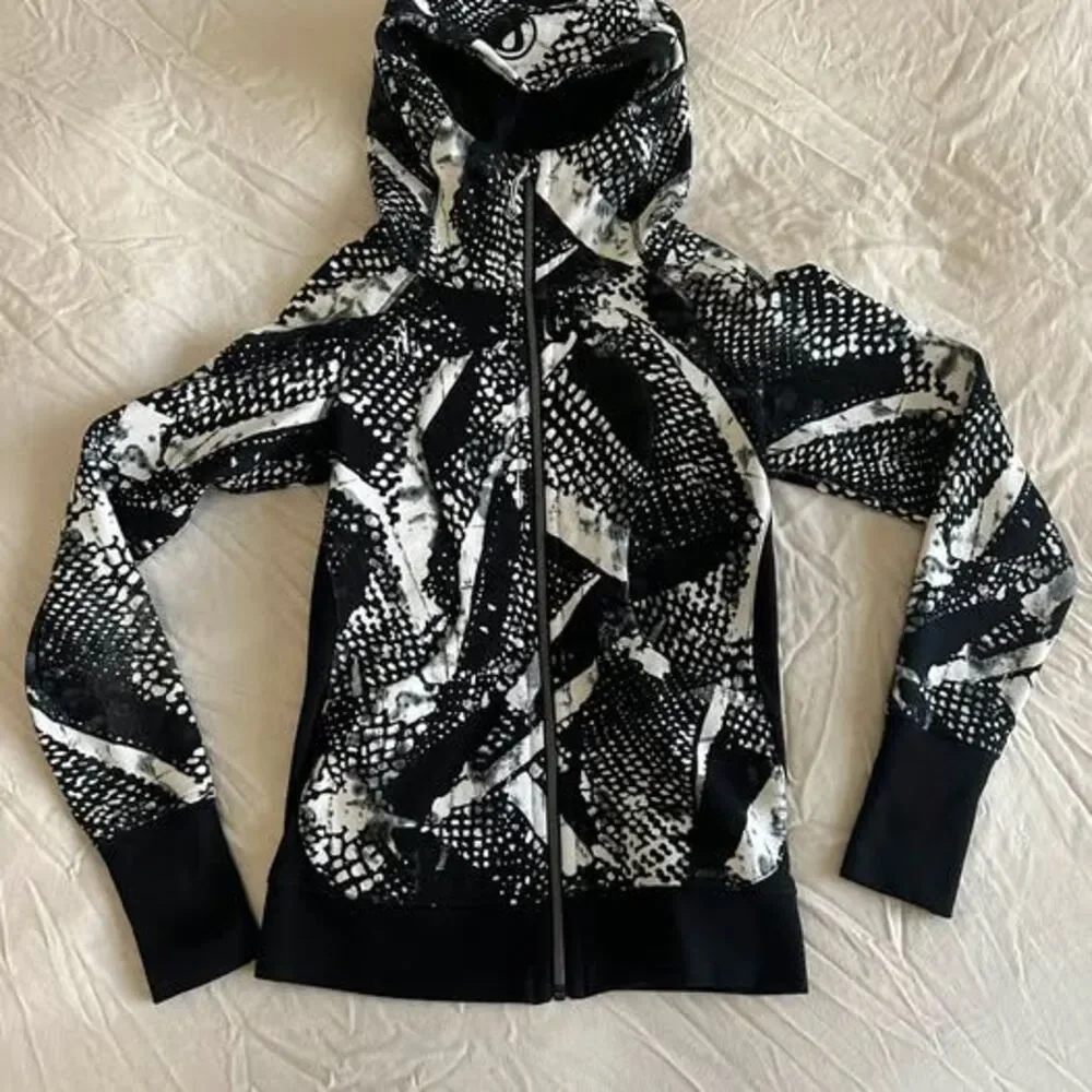 Lululemon Scuba Hoodie Size 4 Black and White Pattern